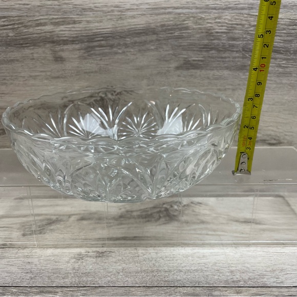 Anchor Hocking Star and Cameo Medallion Bowl Clear Glass Serving Bowl - Picture 9 of 9